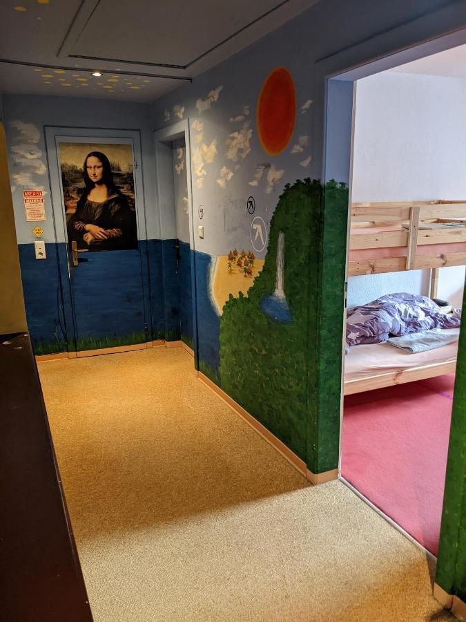 Monkey Factory - Mini Home-Stay Hostel 特拉本特拉巴赫 外观 照片