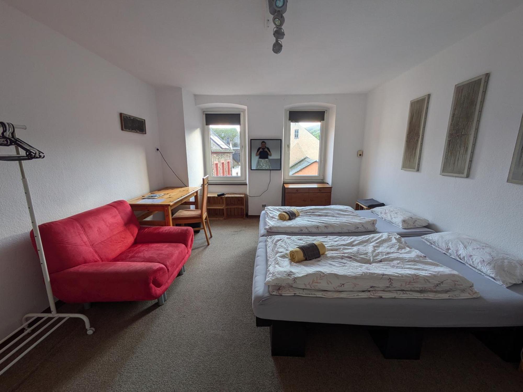 Monkey Factory - Mini Home-Stay Hostel 特拉本特拉巴赫 客房 照片